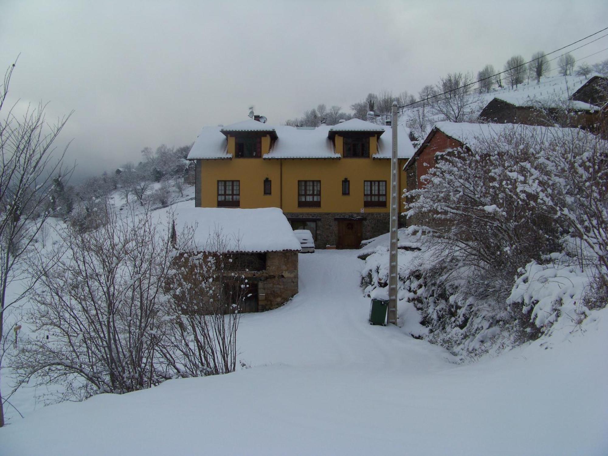El Quesar De Gamoneo Hotel Gamonedo de Cangas ภายนอก รูปภาพ